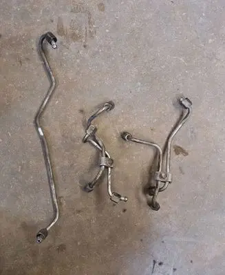 Toyota Avensis T270 Fuel injector supply line/pipe 
