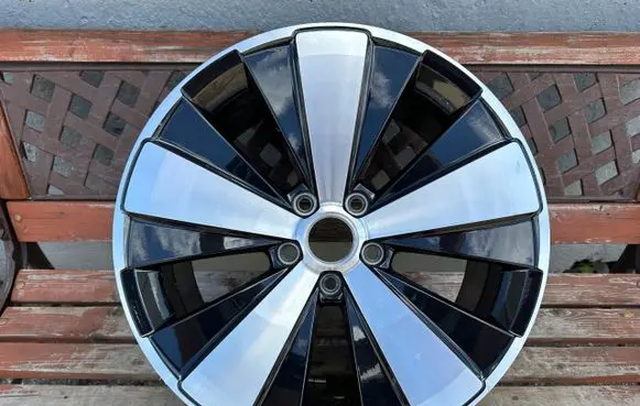 Volkswagen Beetle A5 R18 alloy rim 