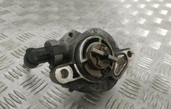 Peugeot 207 Vacuum pump D1562B