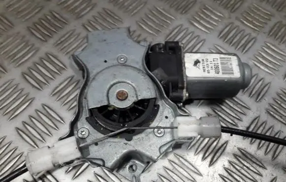 Nissan Almera N16 Front door window regulator motor 400601t3
