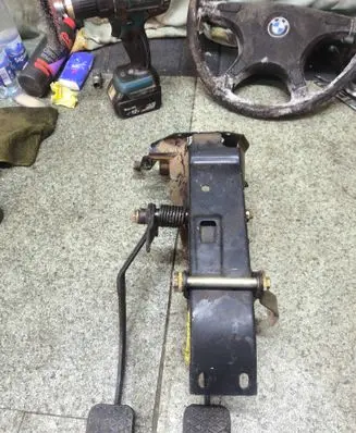 BMW 5 E34 Pedal assembly 1981512
