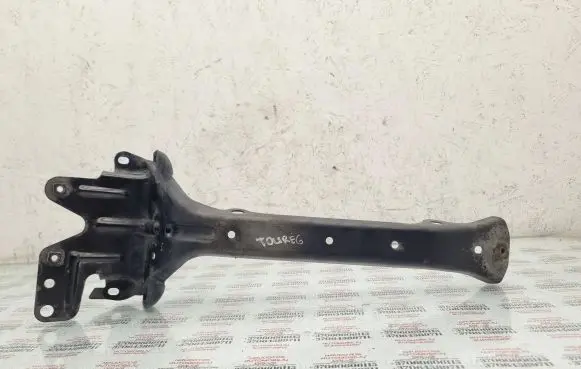 Volkswagen Touareg I Radiator mount bracket 