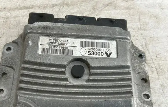 Renault Scenic II - Grand scenic II Engine control unit/module 215857789A 8200611648 8200509516