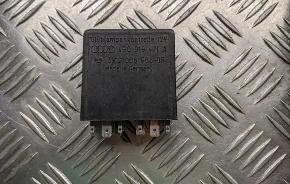 Audi A4 S4 B5 8D Other relay 4B0919471A
