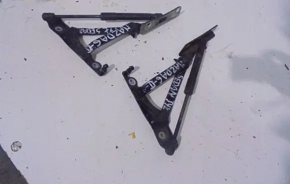 KIA Venga Tailgate/trunk/boot hinge