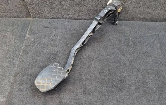 Audi A6 S6 C4 4A Clutch pedal 4A1721323