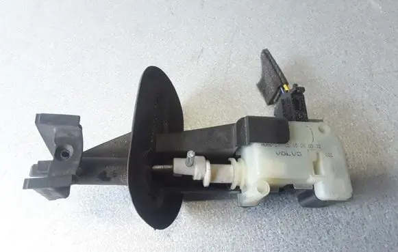 Volvo S80 Fuel tank cap lock 