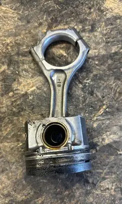 Subaru Forester SH Piston with connecting rod