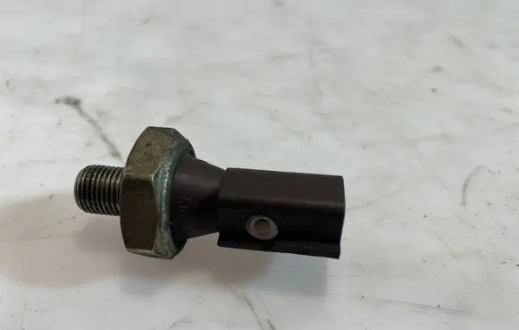 Audi A4 S4 B6 8E 8H Oil pressure sensor 038919081D