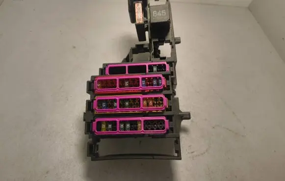 Audi A5 8T 8F Fuse 8A0937530 PA66GF