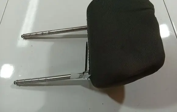 Volkswagen Golf IV Front seat headrest 
