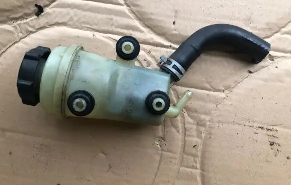 Ford Focus Power steering fluid tank/reservoir