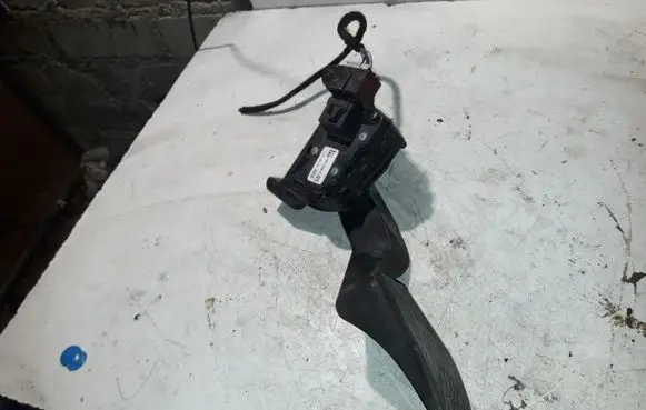 Opel Zafira A Accelerator throttle pedal 9202341
