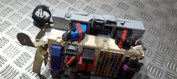 Alfa Romeo 147 Fuse box set 46558752