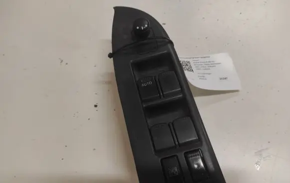 Suzuki Grand Vitara II Electric window control switch 64J202725T 62J002835T 65J05PKL