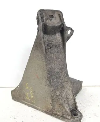 Audi A4 S4 B5 8D Engine mounting bracket 8D0199308L