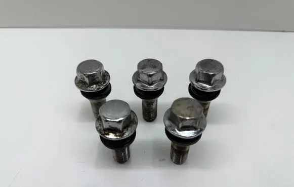 Volvo XC60 Nuts/bolts 