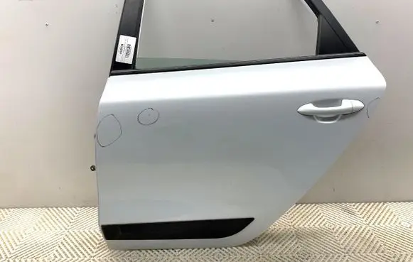 KIA Ceed Rear door 