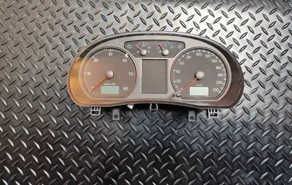 Volkswagen Polo IV 9N3 Speedometer (instrument cluster) 6q0920825f