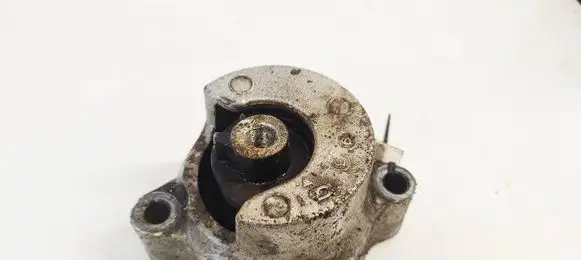 Honda Accord Engine mount bracket 