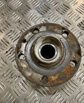 Volkswagen PASSAT B6 Front wheel hub