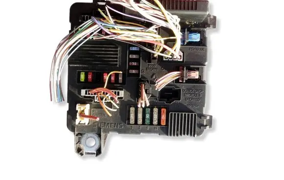 Renault Scenic II - Grand scenic II Fuse module 8200306032B A118399200E 05115