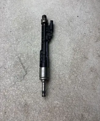 BMW 7 F01 F02 F03 F04 Fuel injector 7645956