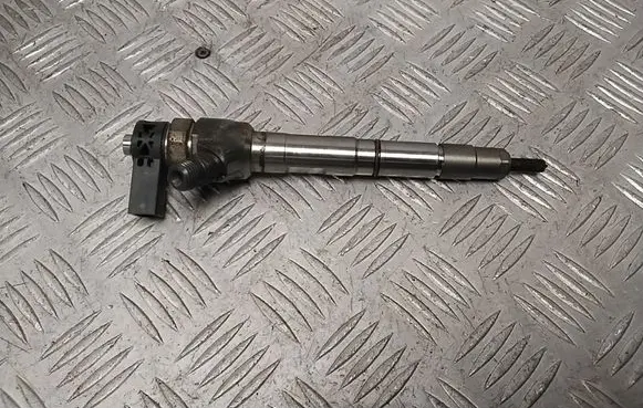 Audi A4 S4 B8 8K Fuel injector 04L130277AE