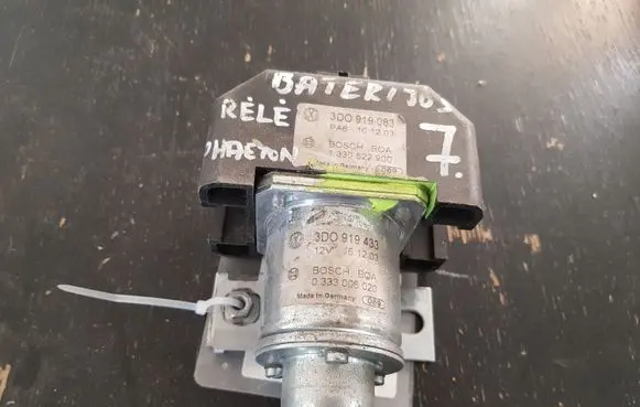 Volkswagen Phaeton Charging relay 3D0919083