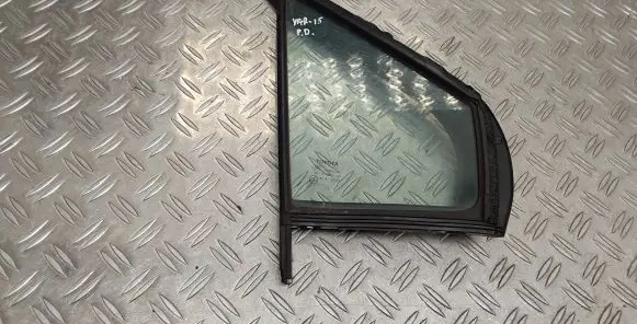 Toyota Yaris Front door vent window glass four-door 