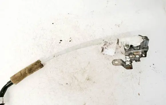 Honda CR-V Front door lock (next to the handle) 