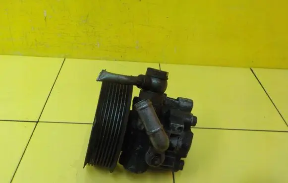 Land Rover Discovery 3 - LR3 Power steering pump 18SP23