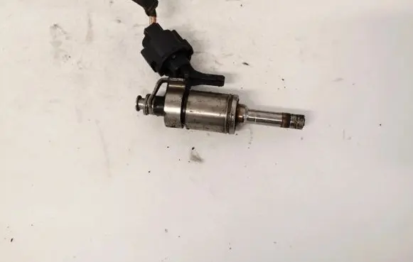 Audi A4 S4 B9 Fuel injector 0261500