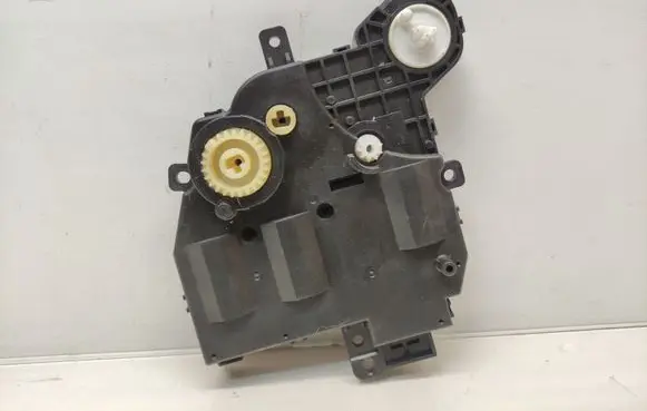 Toyota Corolla E210 E21 Air flap motor/actuator 0638009004