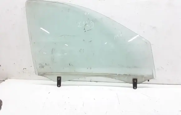 KIA Sorento Front door window glass four-door
