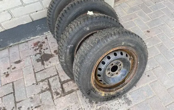 Volkswagen Golf III R13 winter/snow tires with studs 15580R13