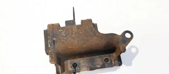 Honda FR-V Engine mount bracket