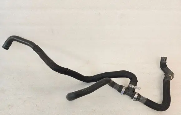 Engine coolant pipe/hose