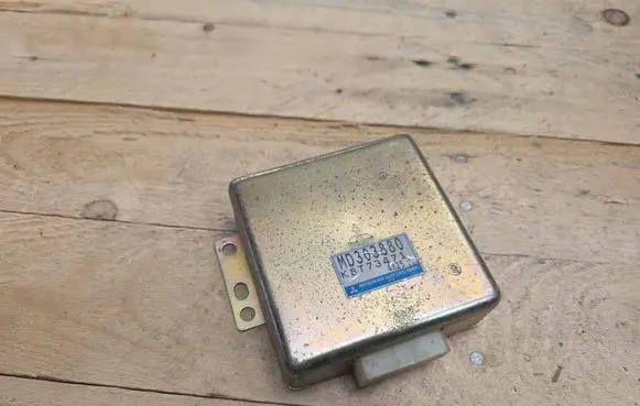 Mitsubishi Pajero Sport I Engine control unit/module MD303880