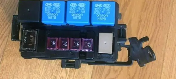 KIA Ceed Fuse module 95210-2E000
