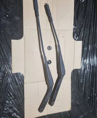 BMW 1 E81 E87 Front wiper blade arm 61617