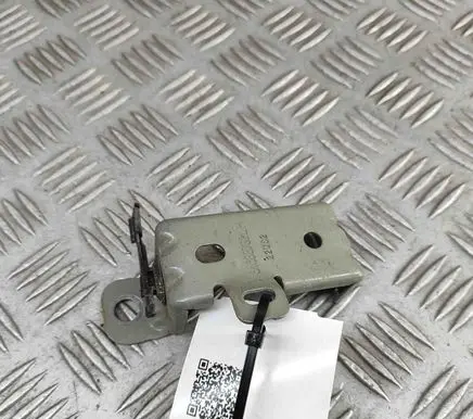 Polestar 2 Fender mounting bracket 31688732