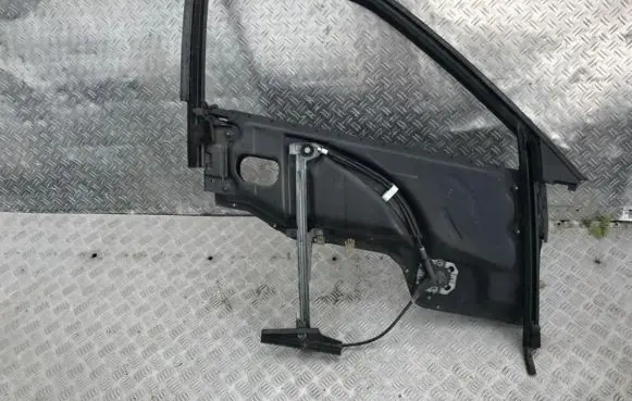 Audi 80 90 B3 Front door window/glass frame 