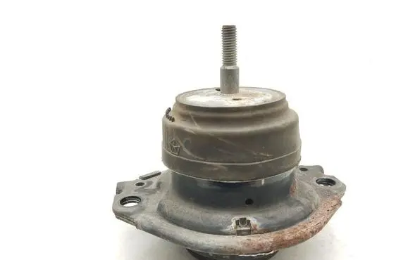 Dodge Durango Engine mount bracket