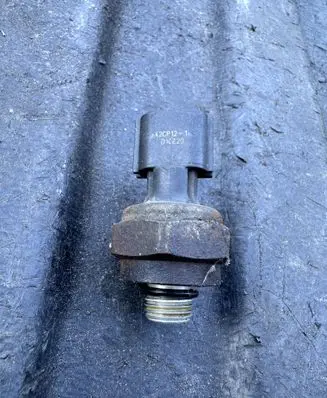 Infiniti FX Oil pressure sensor 42CP121 D1CZ20