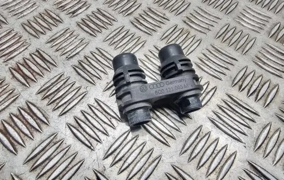 Volkswagen Cross Polo Coolant pipe/hose 6q0121065