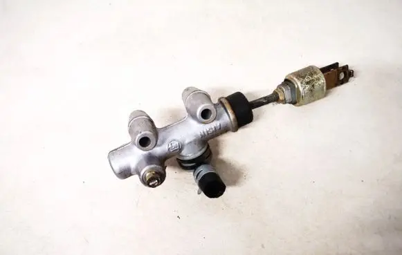 Toyota Avensis Verso Clutch master cylinder