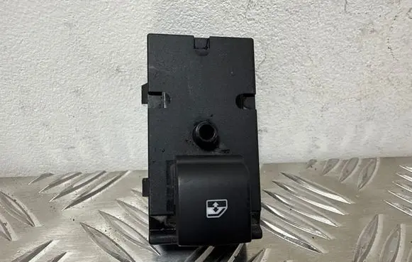 Opel Mokka Electric window control switch 13301888 211410