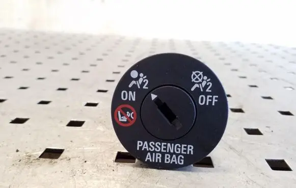 Passenger airbag on/off switch