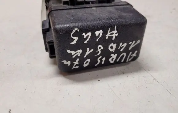 Toyota Auris 150 Fuse module 9008087019